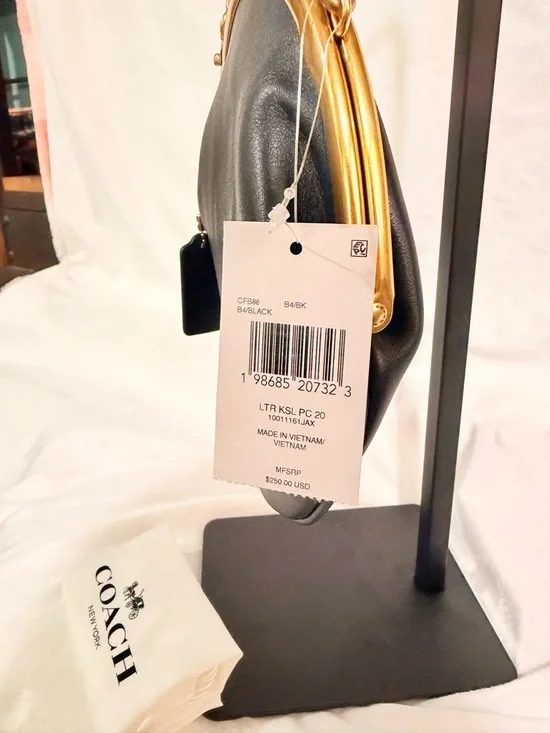 Coach Kisslock Pouch 20 with Gold Hardware NWT - Picture 3 of 8